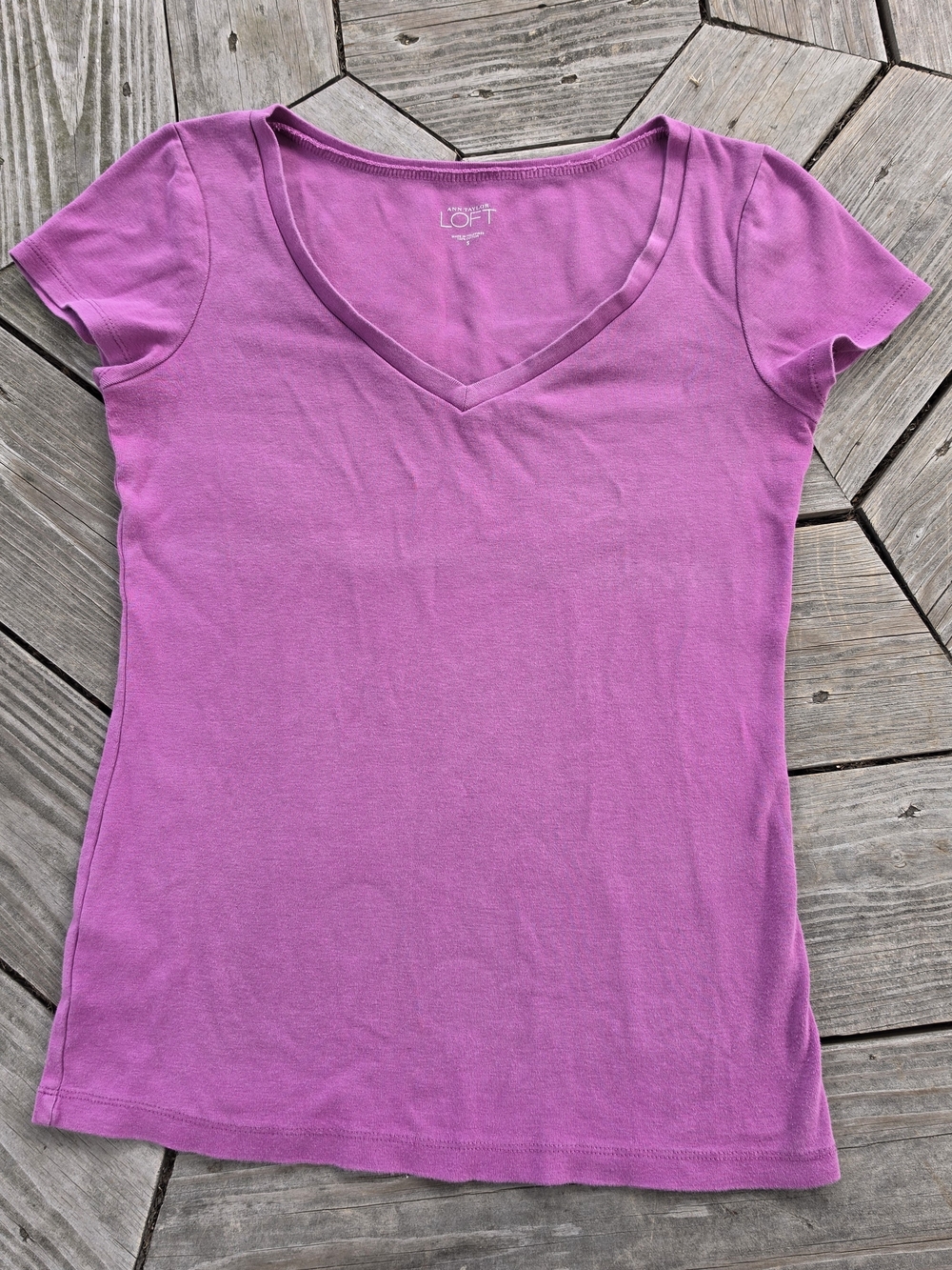 Ann Taylor LOFT V-Neck Cotton Tee in Pink Size Small